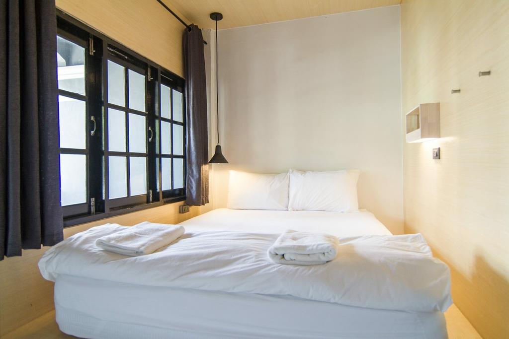 Box Poshtel Phuket Vandrarhem Exteriör bild
