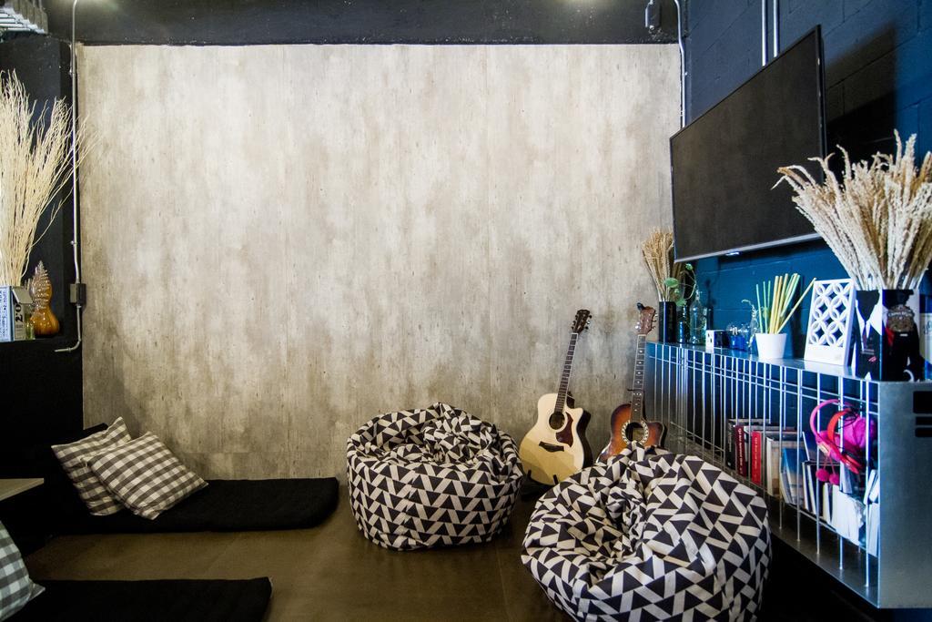 Box Poshtel Phuket Vandrarhem Exteriör bild
