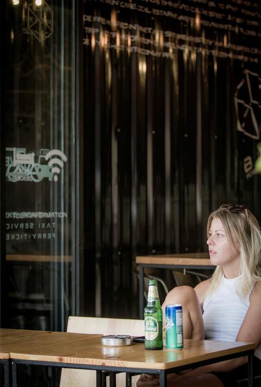 Box Poshtel Phuket Vandrarhem Exteriör bild