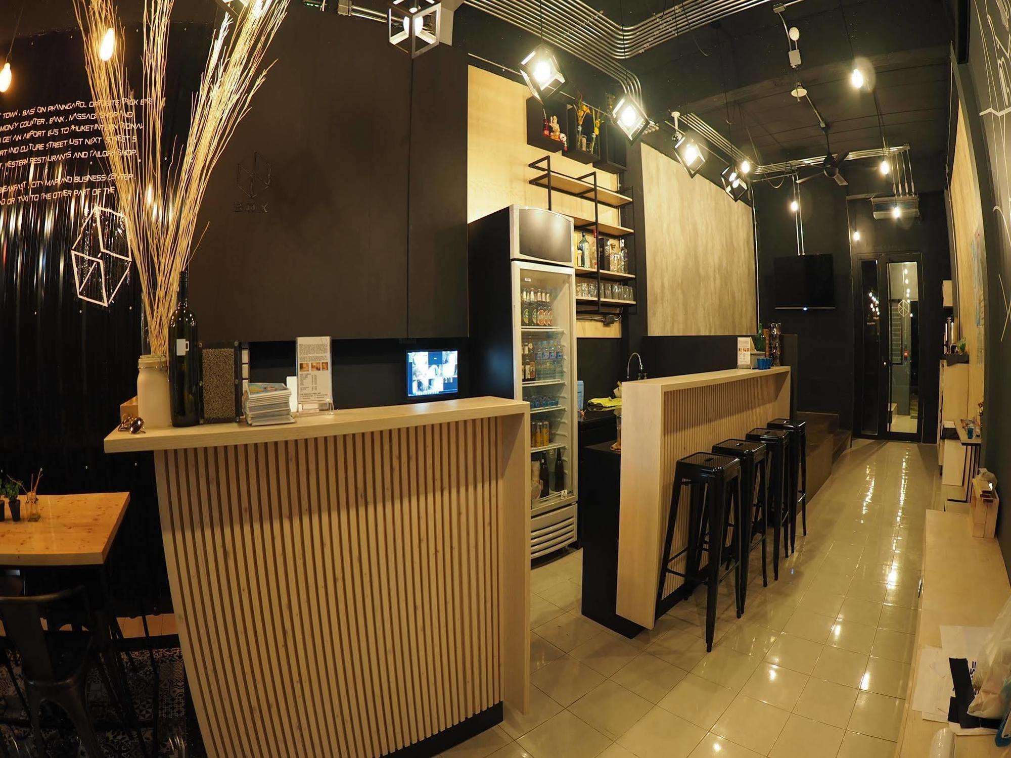Box Poshtel Phuket Vandrarhem Exteriör bild