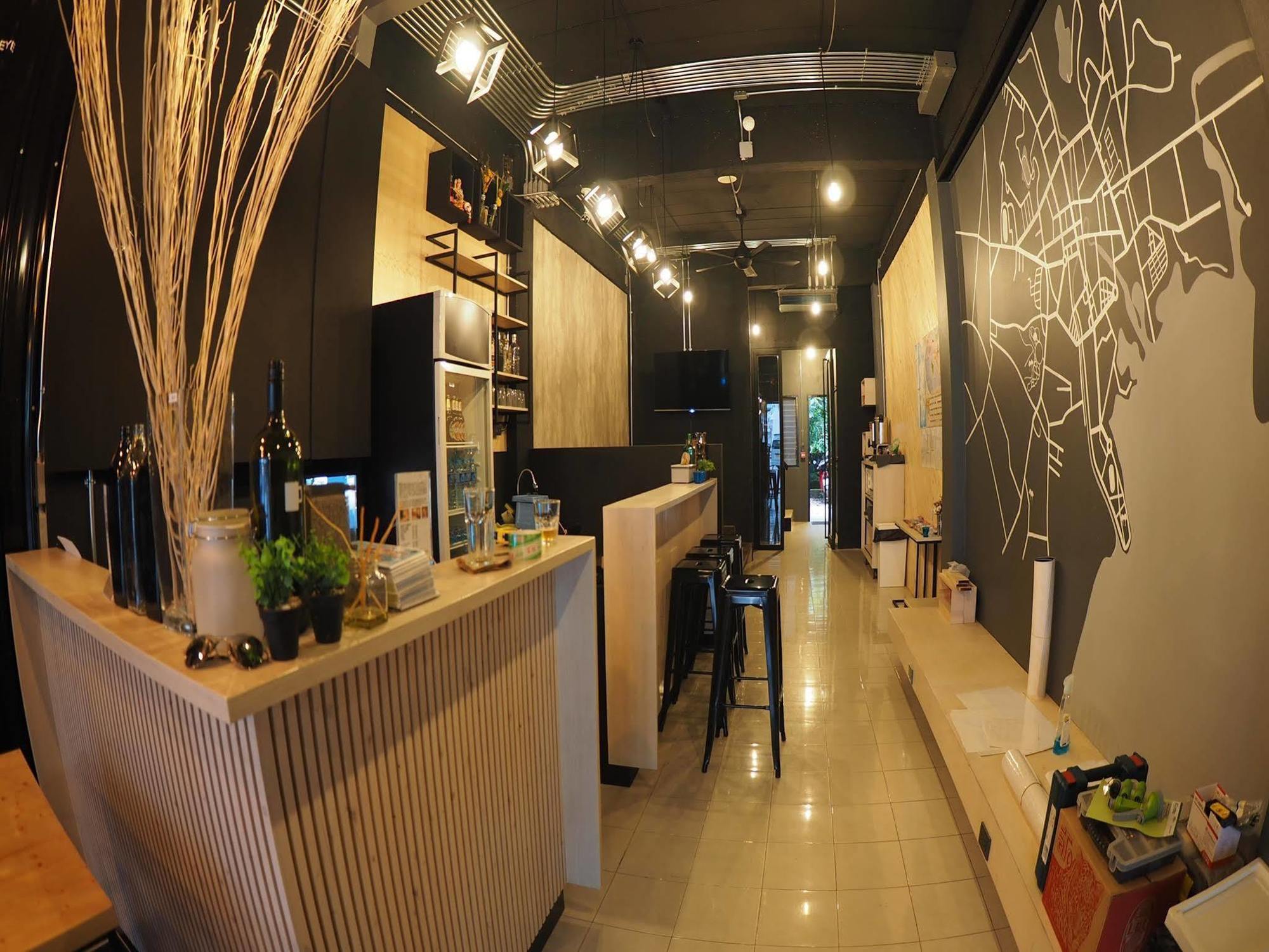 Box Poshtel Phuket Vandrarhem Exteriör bild