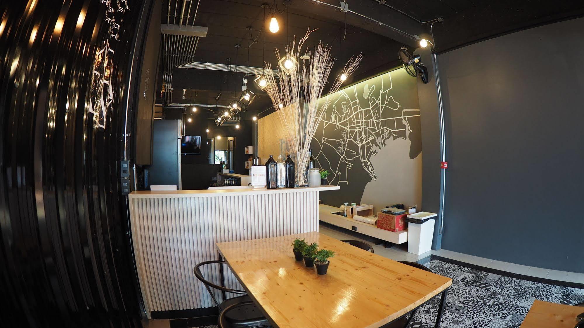 Box Poshtel Phuket Vandrarhem Exteriör bild