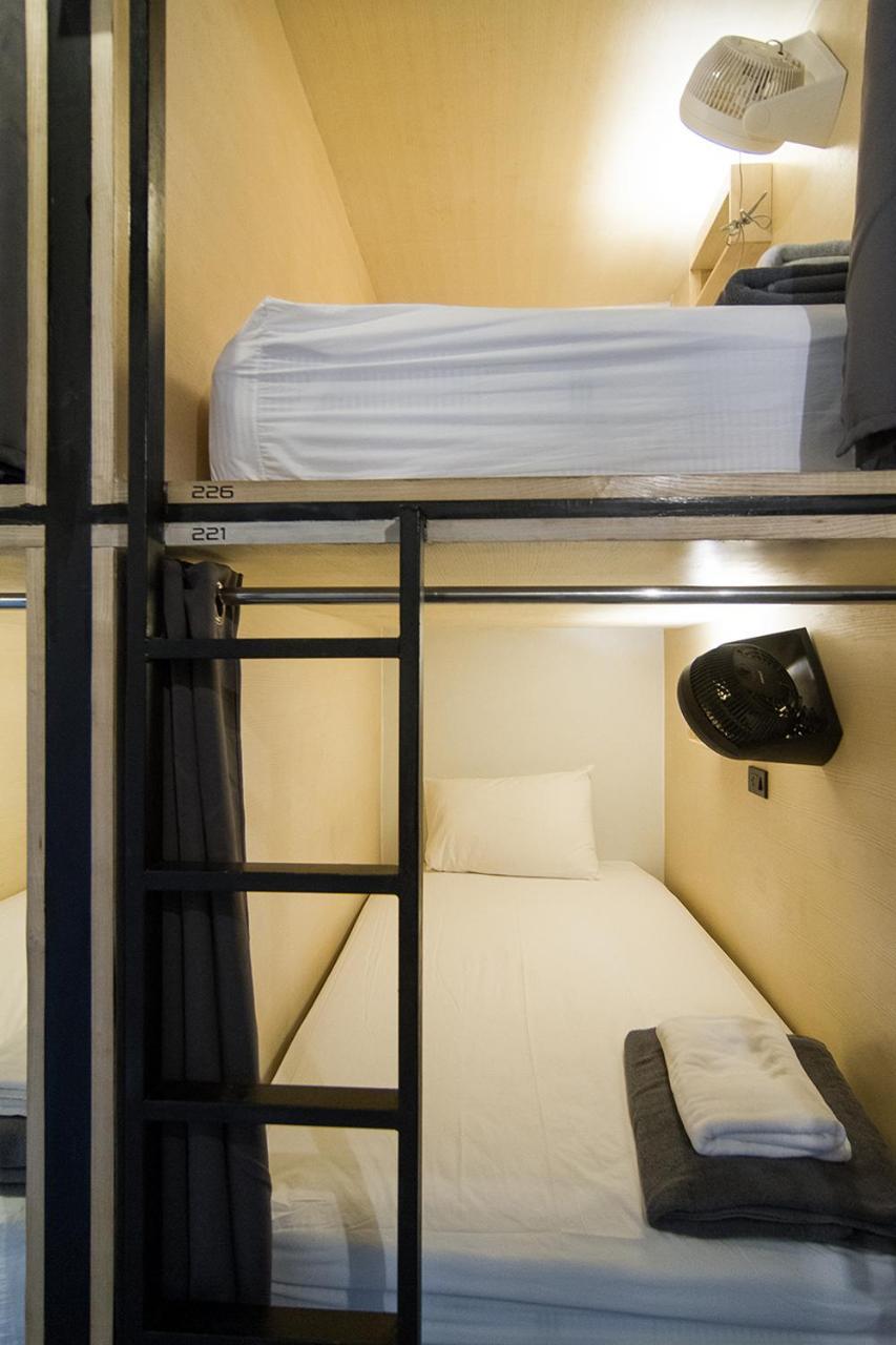 Box Poshtel Phuket Vandrarhem Exteriör bild