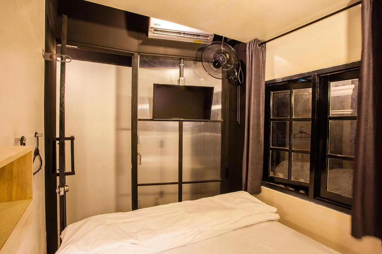 Box Poshtel Phuket Vandrarhem Exteriör bild